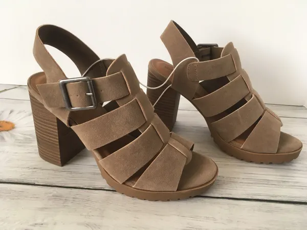 Taupe Heels, Size 8 Tan - Image 3
