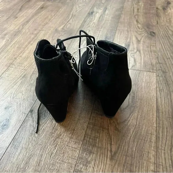 Universal Threads women’s ankle boots‎ sz 7 - Image 2