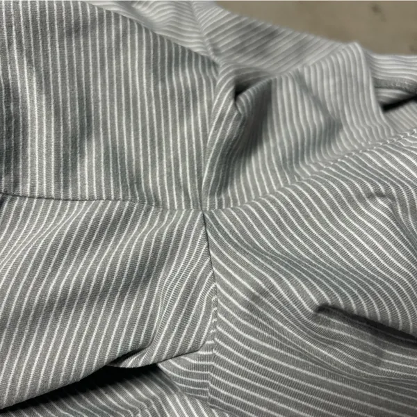 Athleta Modern Metro Grey Striped Shortie Athletic Shorts Size Medium - Image 5