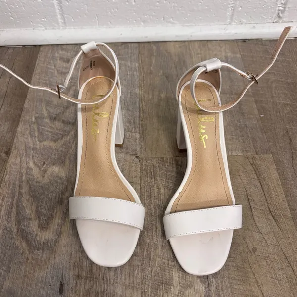 Lulus white block heels - Image 2