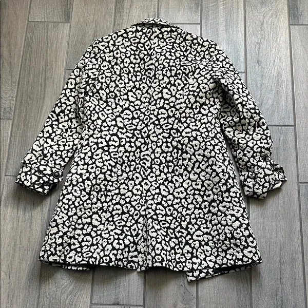 Elegant Black and cream Leopard Print Trench Coat - Image 5