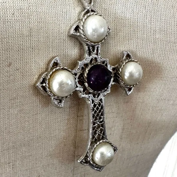 Sarah Coventry crusader cross pendant necklace - Image 4