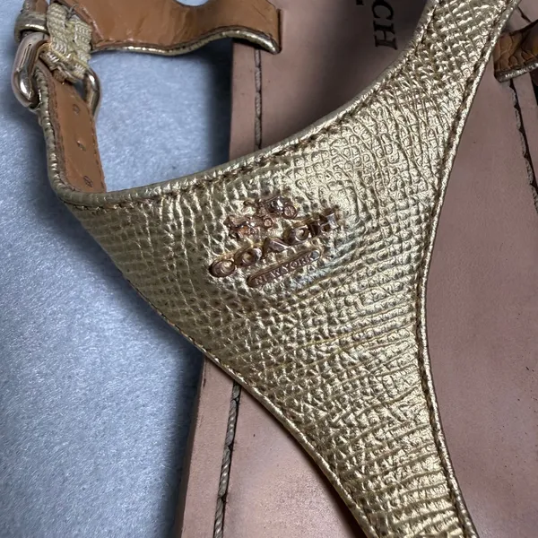 Coach Cheyanne Metallic Gold Textured Leather Thong Sandals G3161 Womens 6B - Image 2