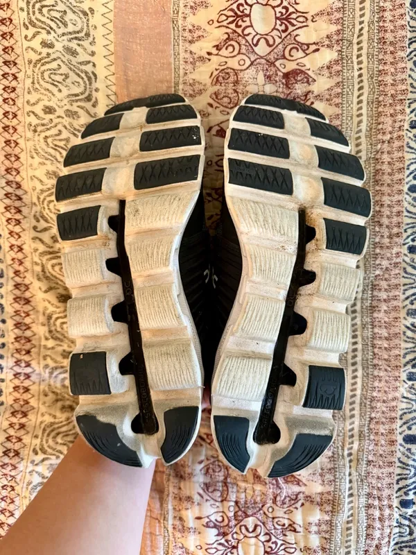 On Cloudswift in black, women's size 9 Black - Image 4