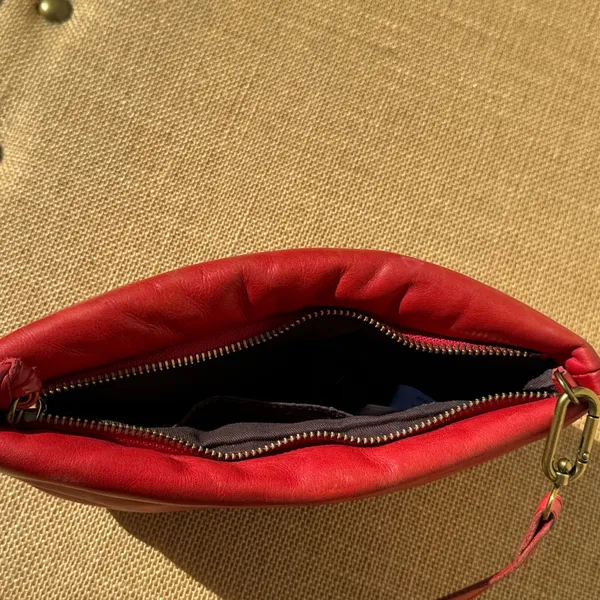 Madewell The Puff Crossbody Bag in Red Leather - Image 10