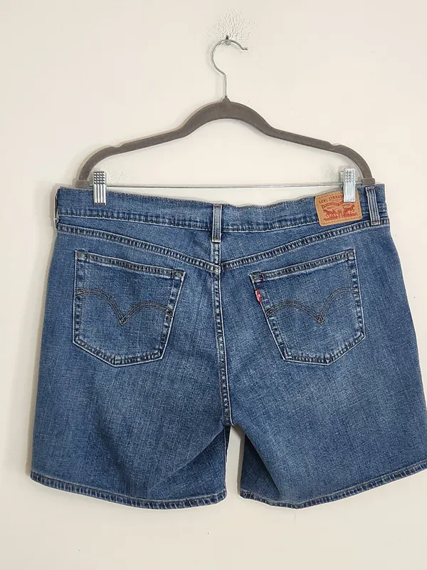 Levi's Womens Medium Wash Denim Jean Shorts Size 33 - Image 3