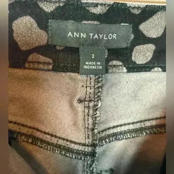 Ann Taylor Women's Five Pocket Kick Crop Pants Black Print Design‎ Size 2 - Image 3