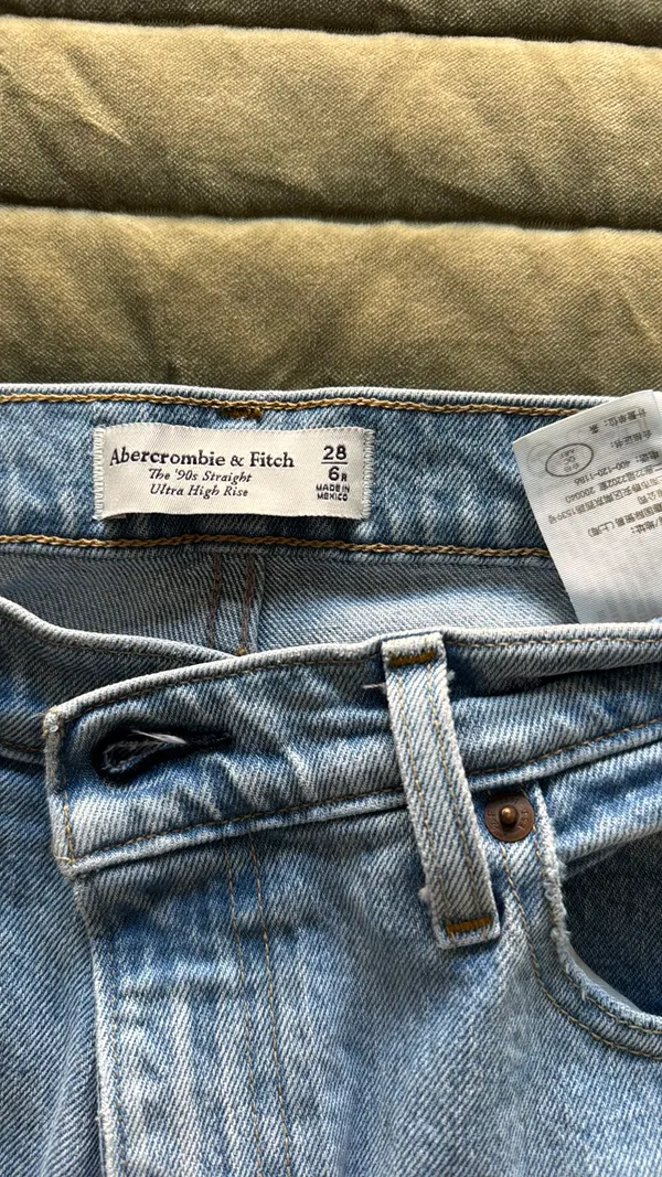 Abercrombie High-Rise Jeans - Image 2