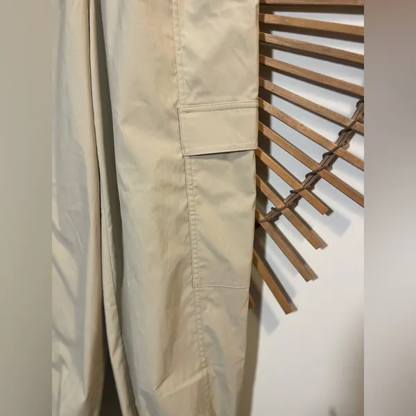Athleta Women’s Beige Cascade Cargo Poplin Cinch Pants Gorpcore Outdoors Sporty - Image 2