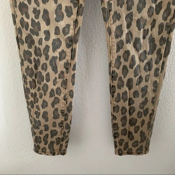 Blank NYC The Reade Crop Catwalk Cropped Denim Animal Print 28 - Image 12