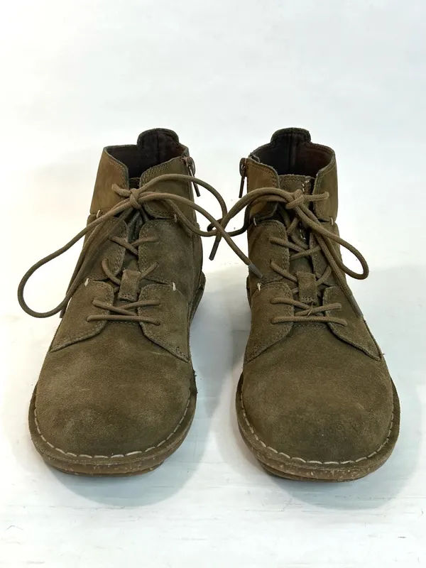 Clarks Tamitha Key Olive Suede Ankle Boots Side Zip Lace up size 7.5 NWOT - Image 4