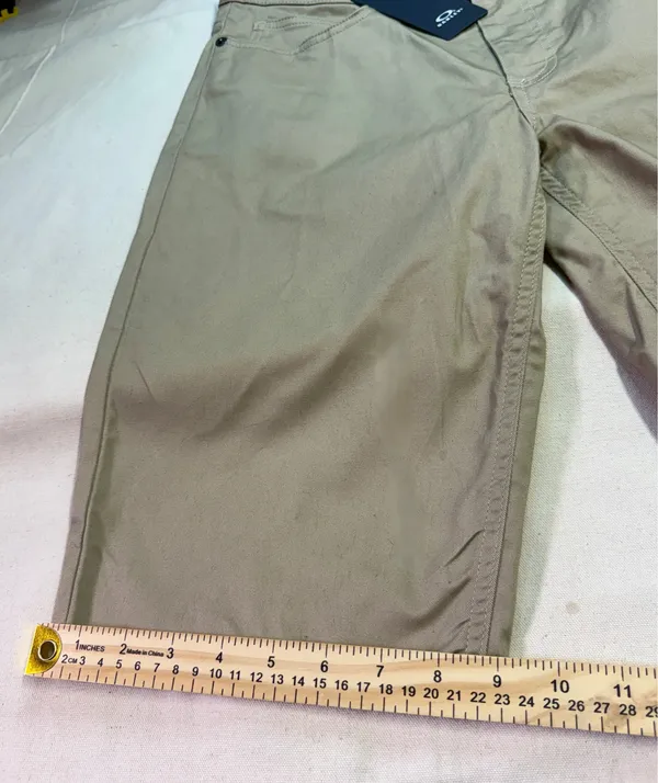 Oakley NWT Men’s Khaki Pocket Shorts  - Image 3