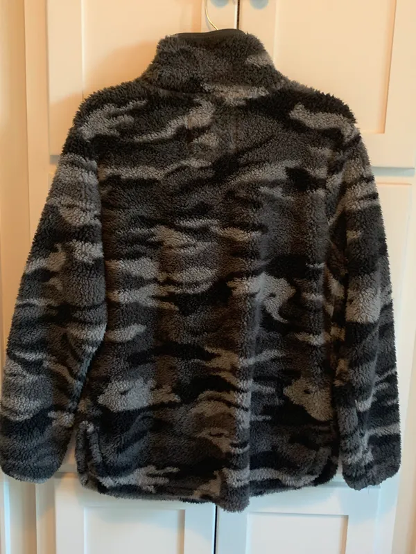 Cozy sherpa Sherpa Pullover Size Large Black Camo - Image 2