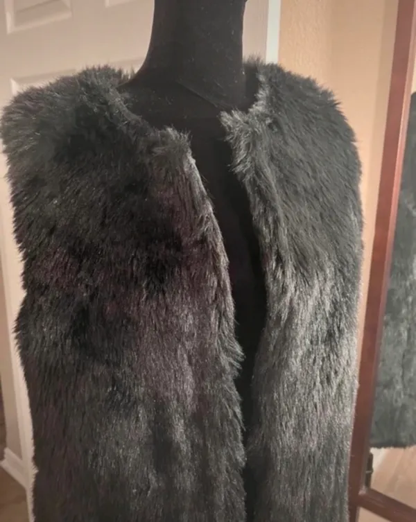Sleeveless faux fur black vest - Image 2