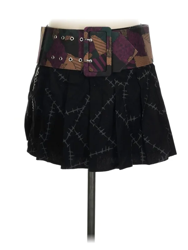 Black Pleated Stitch-Print Mini Skirt with Chain - Image 7