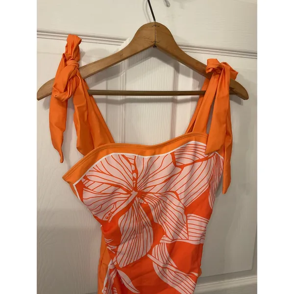 NWOT Orange Tropical Floral One Piece Swimsuit & Sarong Set Size M Resort - Image 4