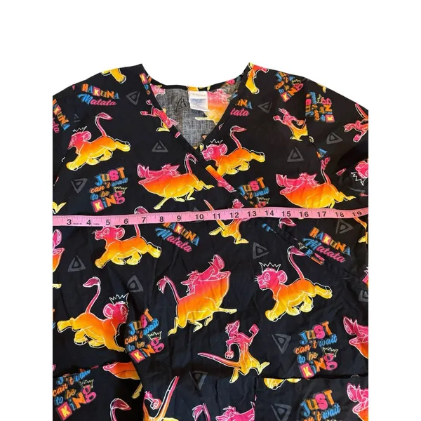 DISNEY Lion King ladies medical Vet Tech Nurse SCRUB shirt top Size Medium - Image 6