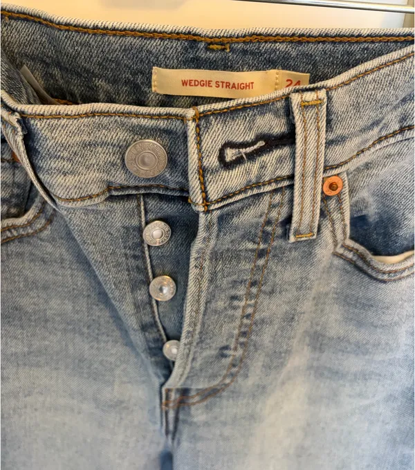 Levi’s Wedgie Straight Jeans - Image 3