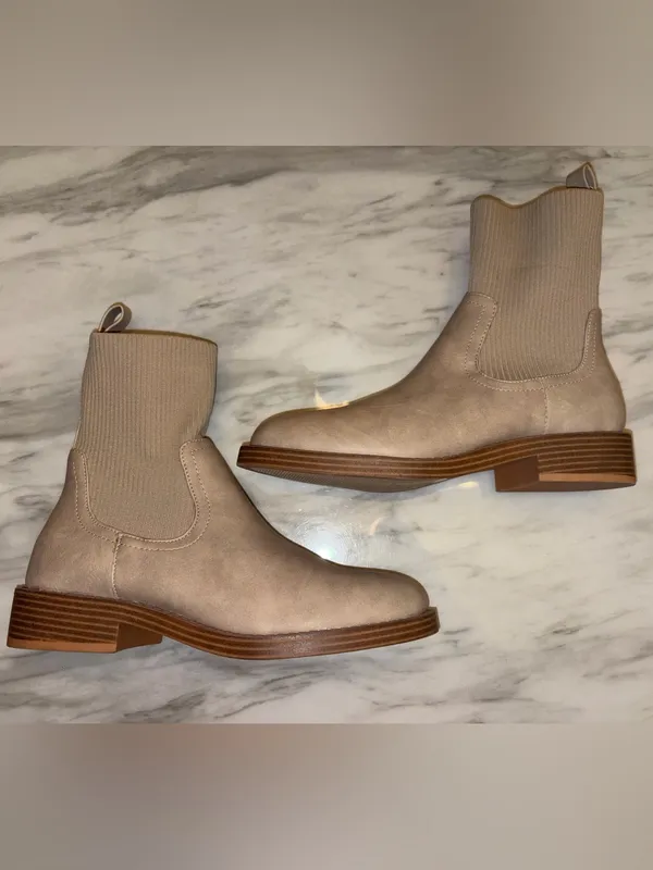 DV Dolce Vita Beige Sock Chelsea Booties Size 9 - Image 6