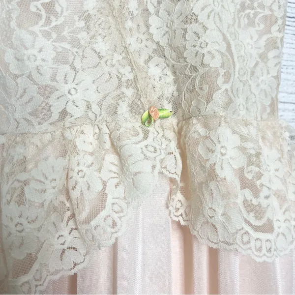 Vintage Sheer Cream Lace & Pink Satin V-Neck Lingerie Dressing Gown Size Medium - Image 2