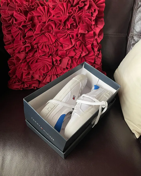 Tommy Hilfiger women’s brand new finice lace up sneaker size 8 avail - Image 4