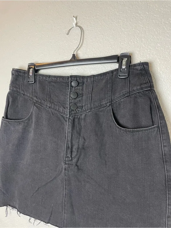 BNWT! Hollister Black High-Rise Button-Front Mini Skirt Size 32 - Image 2