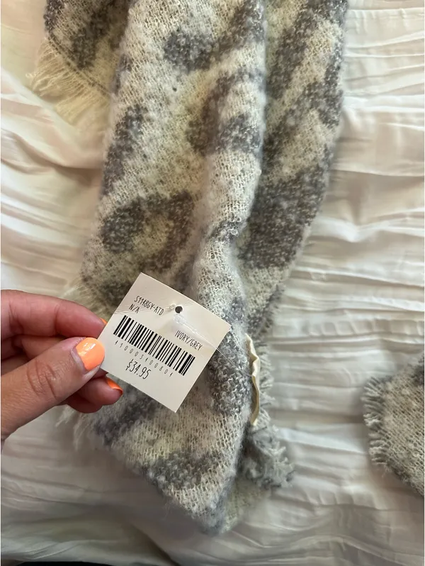Ivory/Grey Leopard Print Scarf - Image 3