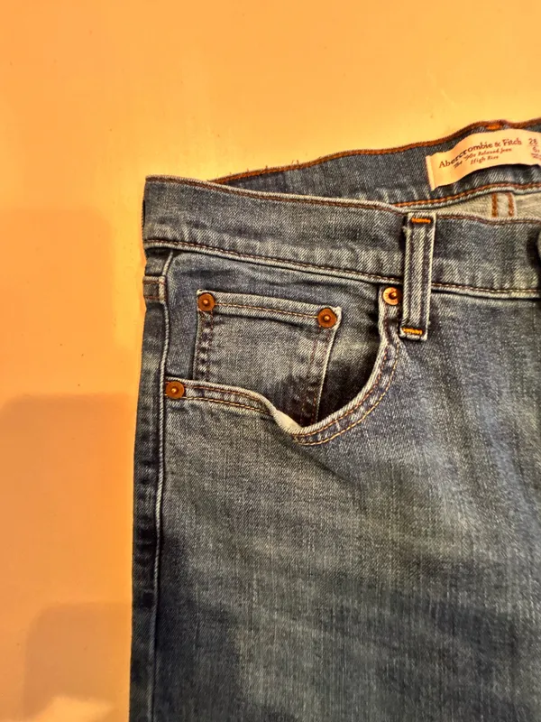Abercrombie & Fitch | The 90’s Relaxed High Rise jeans. Size: 28/6R - Image 5