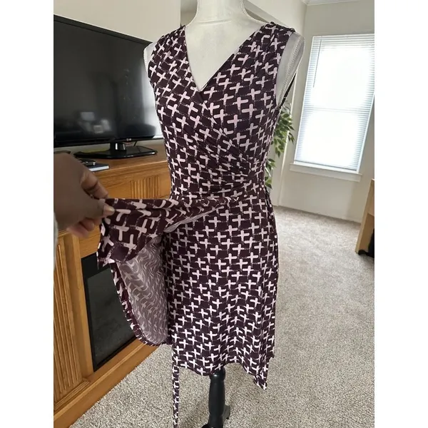 Women’s ShortSleeve Geometric Print Faux Wrap Stretch Dress Size Small Maroon - Image 5