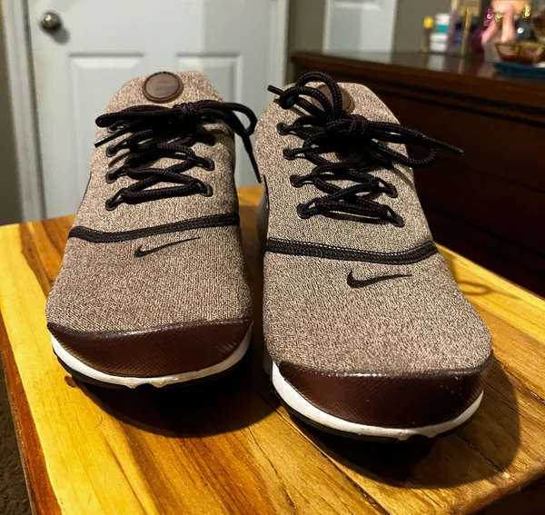 Nike Tennis Shoes - Image 2