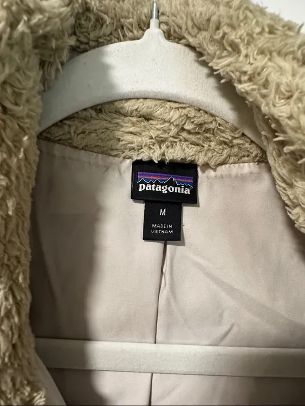Patagonia Tan Sherpa Fleece Vest - Image 2
