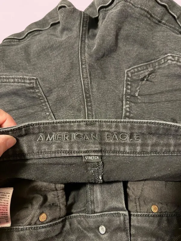 American Eagle Outfitters Black High-Waist Mom Distressed Denim Shorts - Image 5