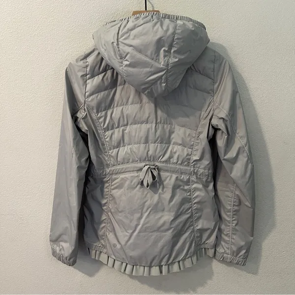 Lululemon Spring Fling Puffy Windbreaker Silver Spoon Ruffle Trim Hooded Size 6‎ - Image 5
