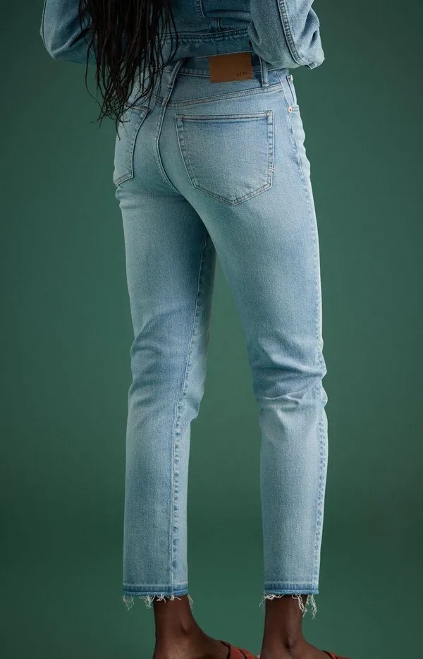American Eagle Jeans - Image 3