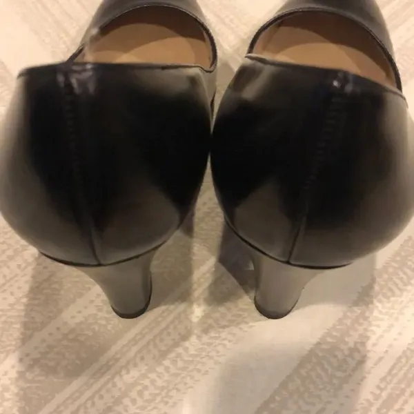 Michael Kors Black Round Toe Chunky Heels - Image 7