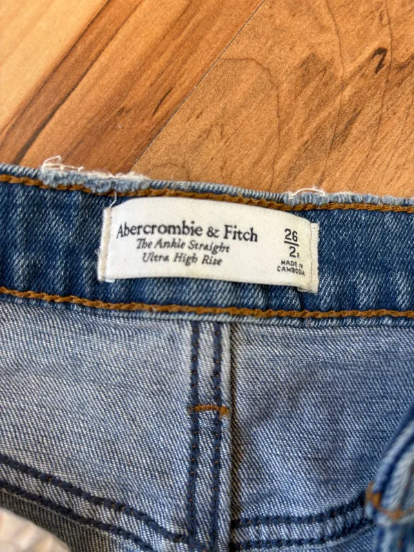 Abercrombie High-Rise Jeans Ultra - Image 2