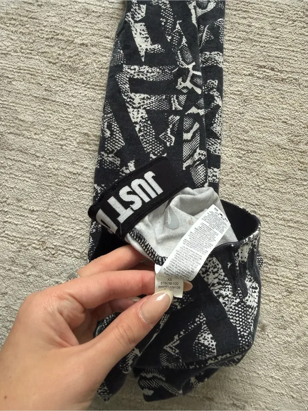 Nike Black & White Printed High-Rise Leggings (Size XS) - Image 4