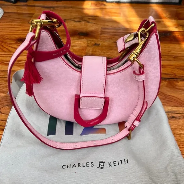 CHARLES & KEITH’s Limited-edition collaboration ITZY Gabine hobo saddle bag. - Image 11