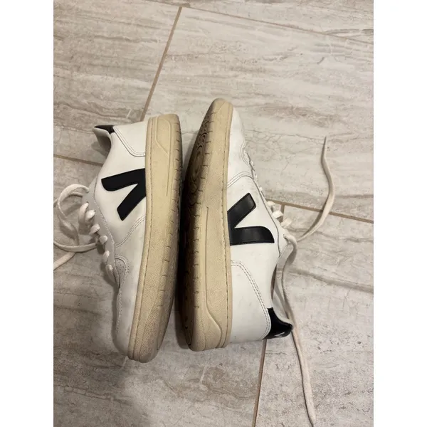 Veja V-10 Leather Sneakers Womens 7 White Black Low‎ Top Lace Up Shoes EUR 38 - Image 6