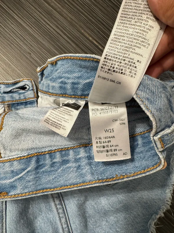 levi’s 501 shorts ripped cut-off size 25 - Image 5