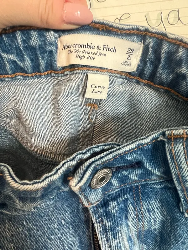 Abercrombie High-Rise Jeans Curve Love 90s Relaxed - Image 2