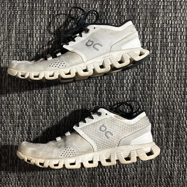 On Cloud Cloud X 3 Shoes White Black Running Size 7 - Image 4