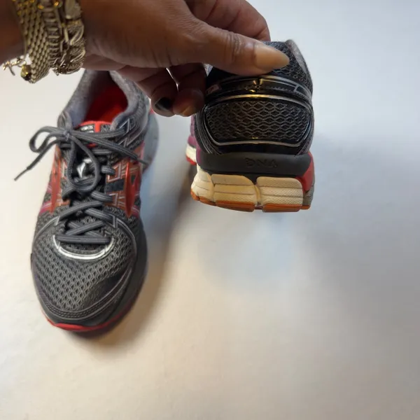 Brooks Adrenaline GTS 17 Women 8 Athleisure Sneaker Running Walking EUC Shoe Gym - Image 4