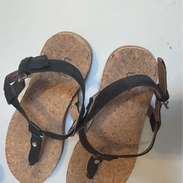 UGG Aleigh Black Leather T-Strap Sandals Women’s Size 8.5 Cork Footbed - Image 6