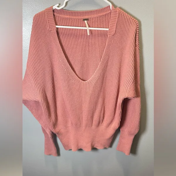 Free People‎ Women's Pink Peach Allure Pullover V-neck Sweater Size Small - Image 2