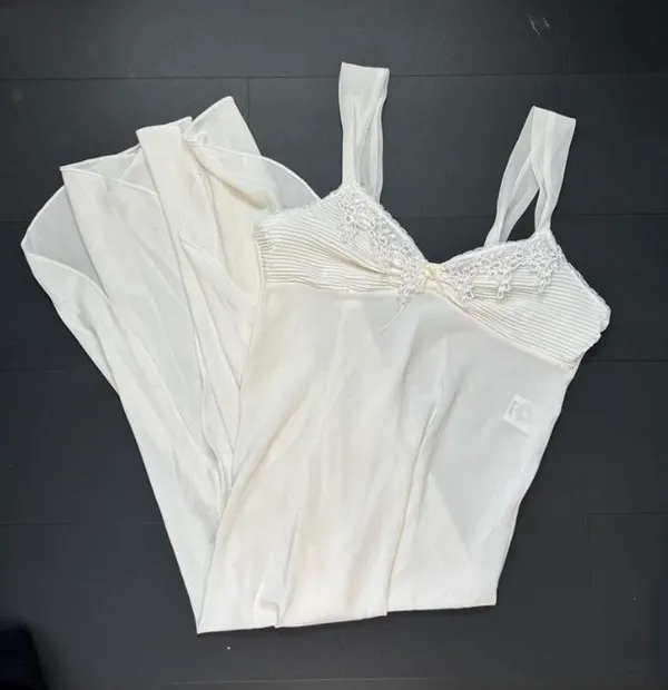 Victoria's Secret Vintage Bridal Night Gown - Image 4