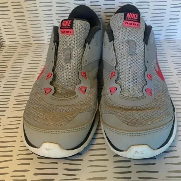 Nike FLEX‎ TR5 women’s size 8 GRAY PINK - Image 5