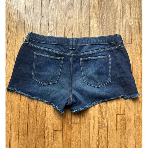 AQUA Women's Denim Shorts Dark Wash Embroidered Frayed Hem Size 30 - Image 2