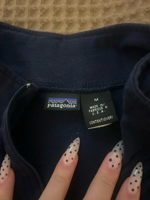 Lightweight woman’s patagonia quarter zip vest in size - Image 3