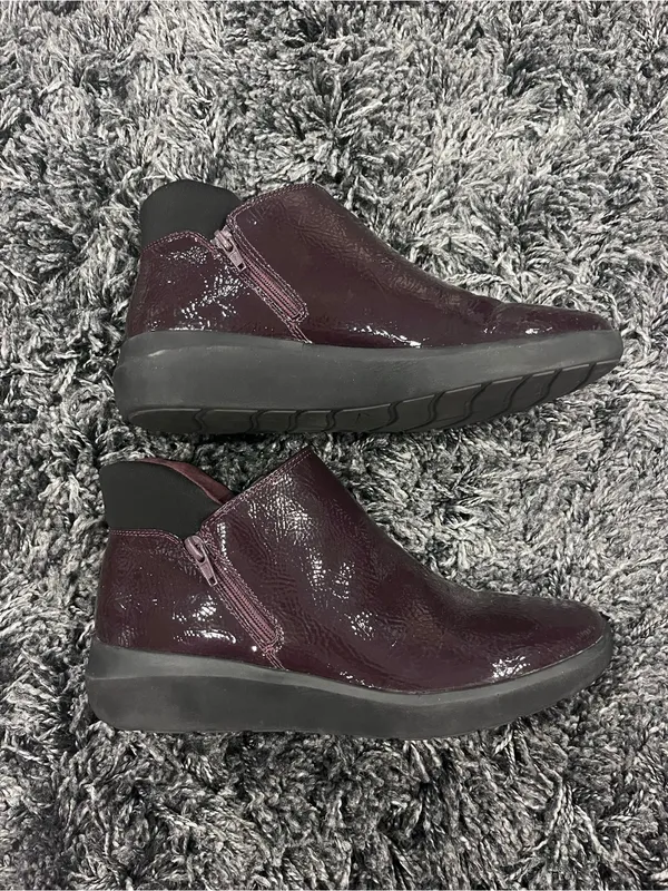 🌺Clarks Kayleigh Burgundy Faux Leather Bootie Size 9.5🌺 - Image 3